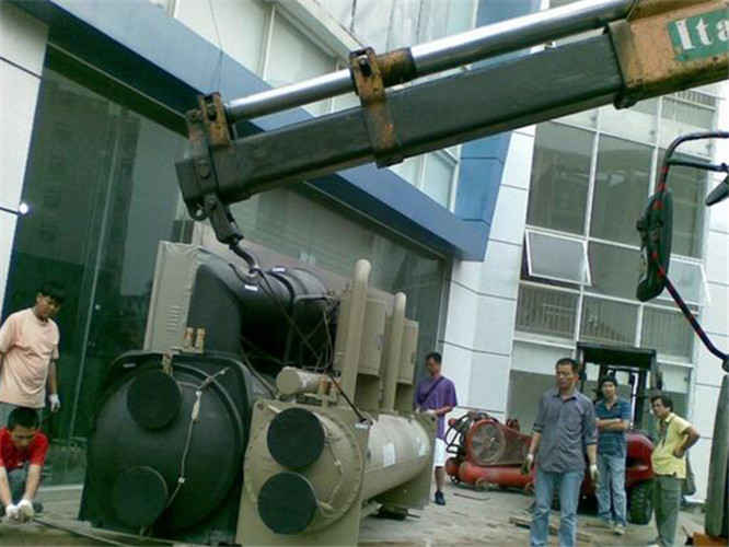 藁城区随车吊和汽车吊的核心区别是什么？哪种更省钱？